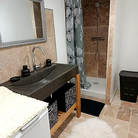 Апартаменты Jungle Cosy Thezan-les-Beziers